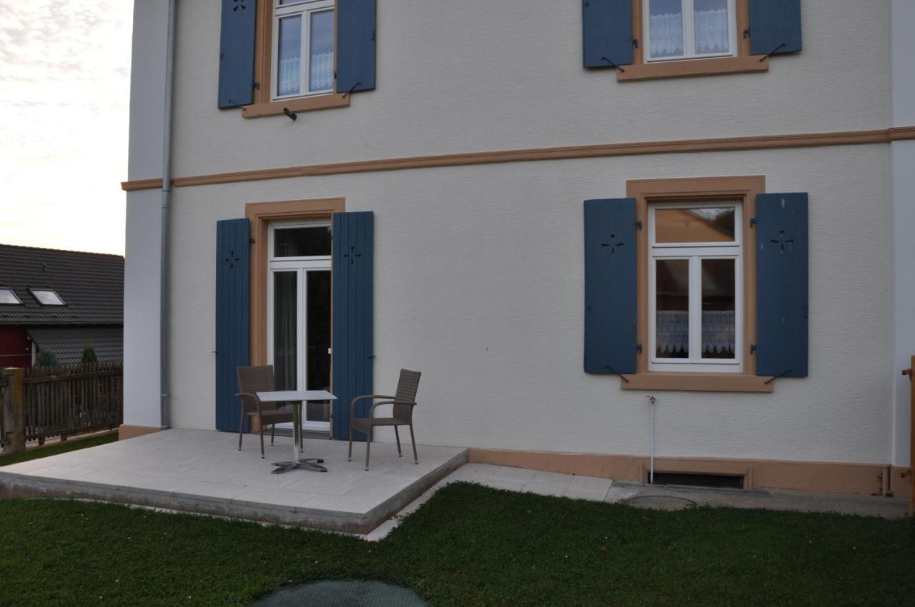 Ferienwohnung Altes Pfarrhaus Bargen Екстер'єр фото